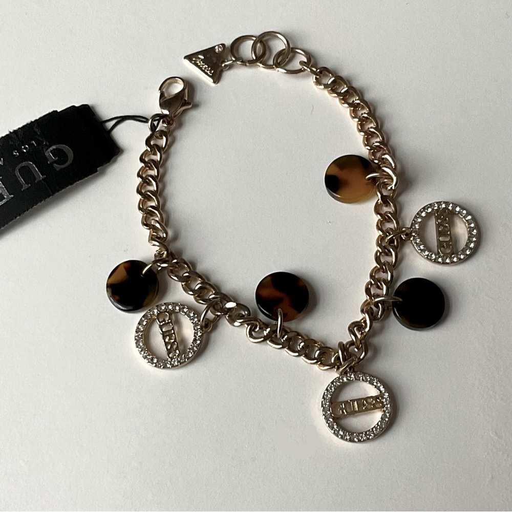🆕 NWT Guess charm bracelet, gold toned, super cute!